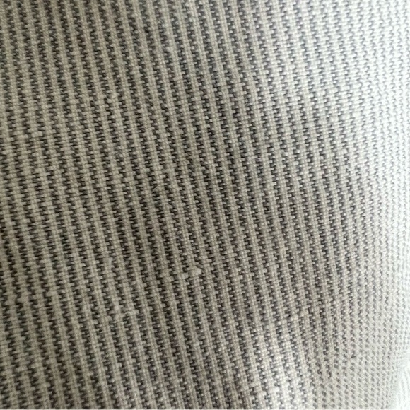 🌺THE NORTH FACE Cotton Pinstripe Shorts in Gray / White Size 6🌺 - Picture 5 of 7